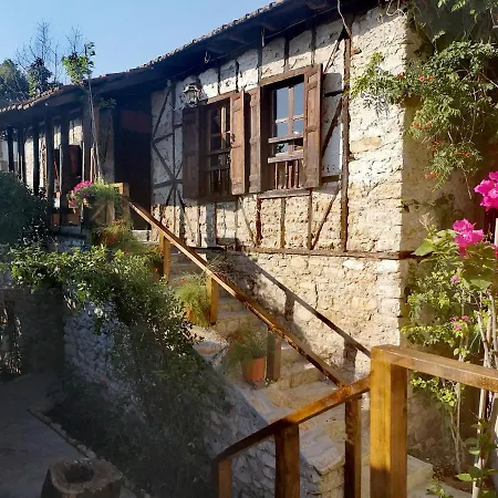 Demeter Rose Stonehouse Pansion Appartement